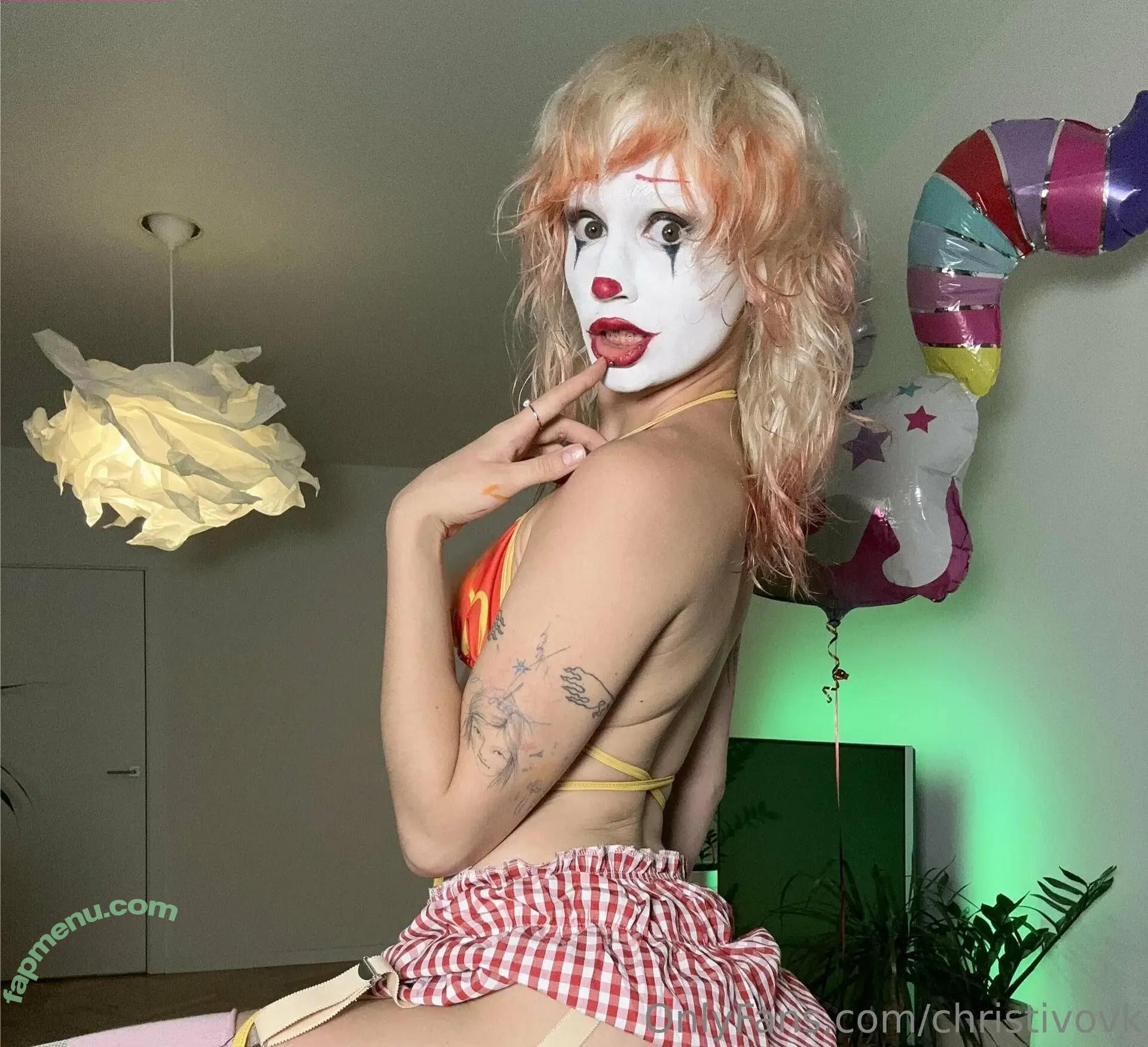 christivovk nude photo #0011 (christivovk)