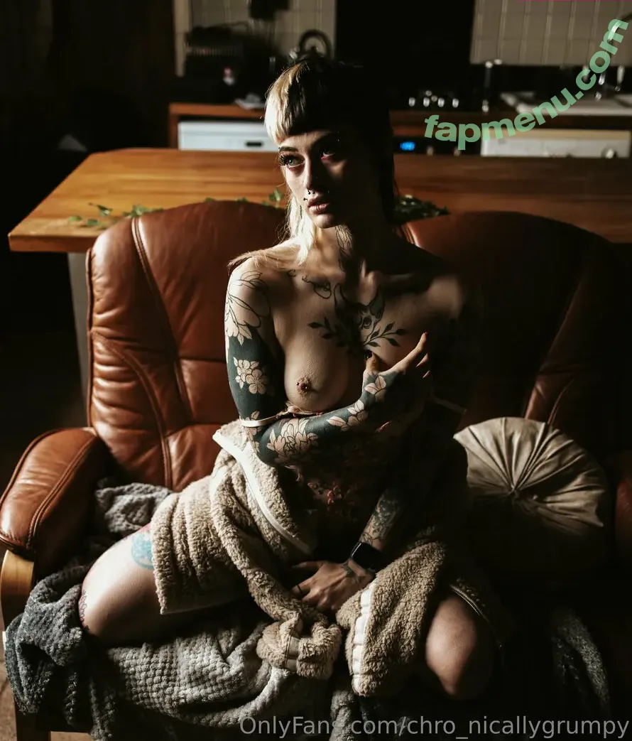 chro_nicallygrumpy nude photo #0014 (chro_nicallygrumpy)