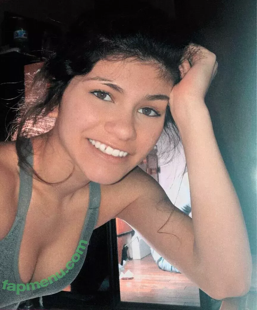 ciggybae nude photo #0018 (Zendaya lookalike / gypsybaehere / homeskilla_whitnit)