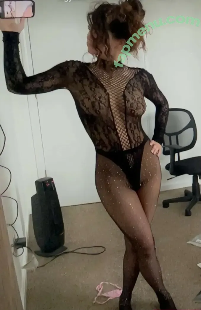 ciggybae nude photo #0133 (Zendaya lookalike / gypsybaehere / homeskilla_whitnit)