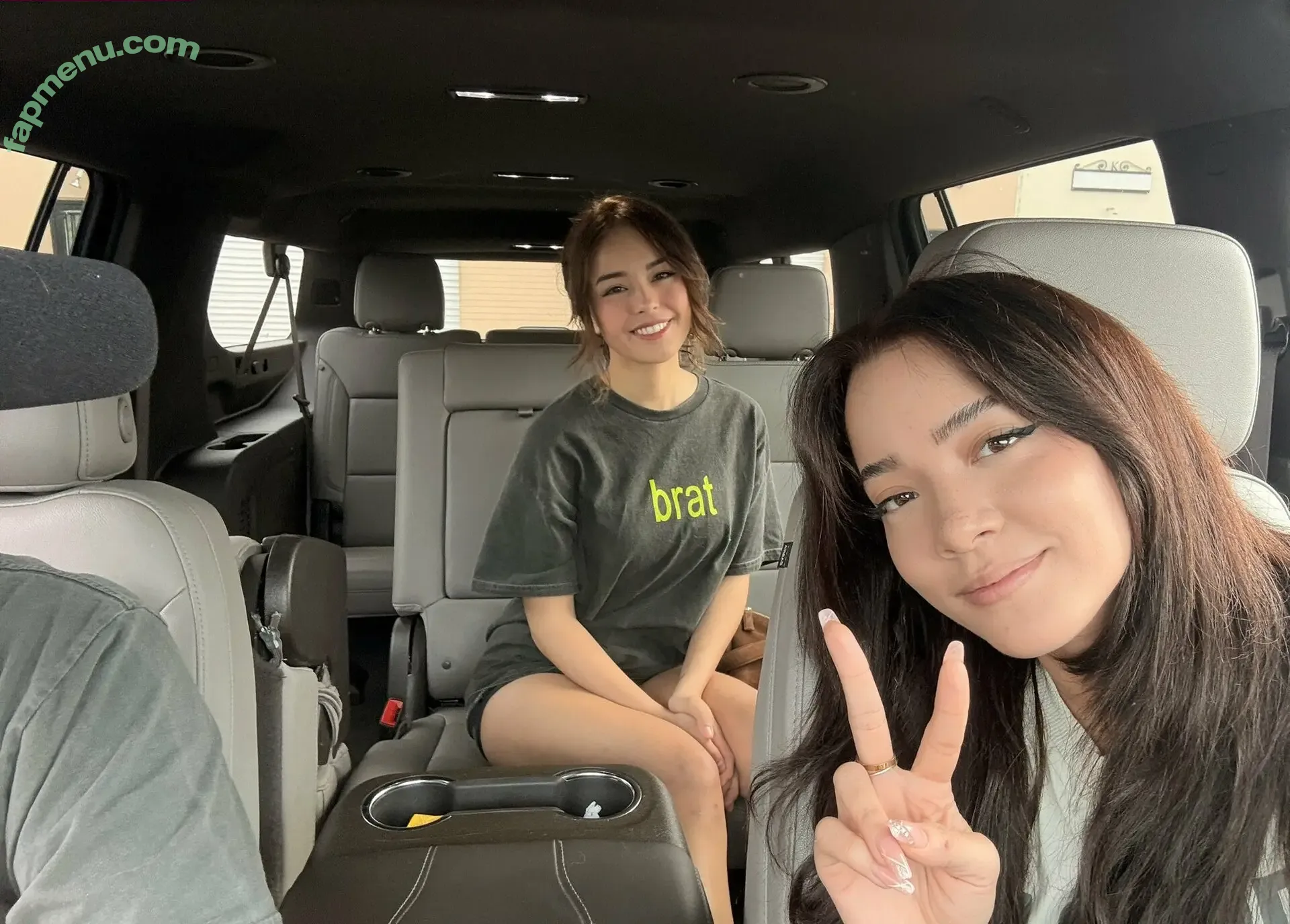 Cinnabrit nude photo #1358 (Cinna / cinnanut)