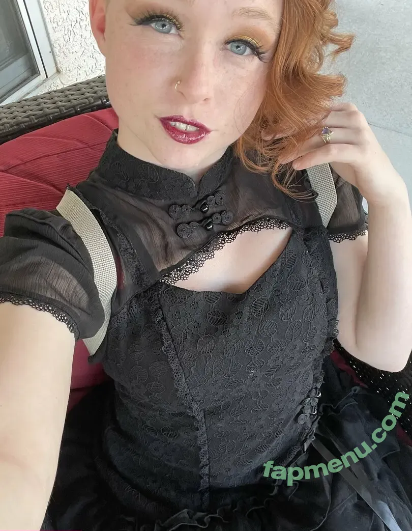 cinnilewds nude photo #0023 (cinnilewds)