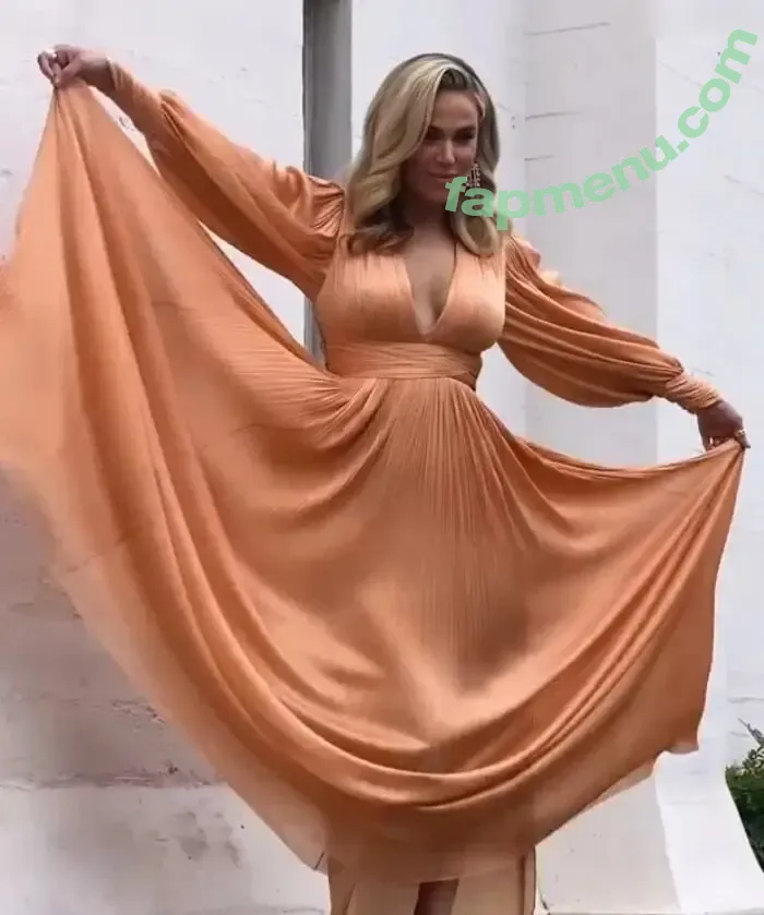 CJ Perry aka Lana nude photo #0010 (thecjperry)