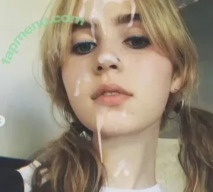 Claire cottrill / Clairo nude photo #0010