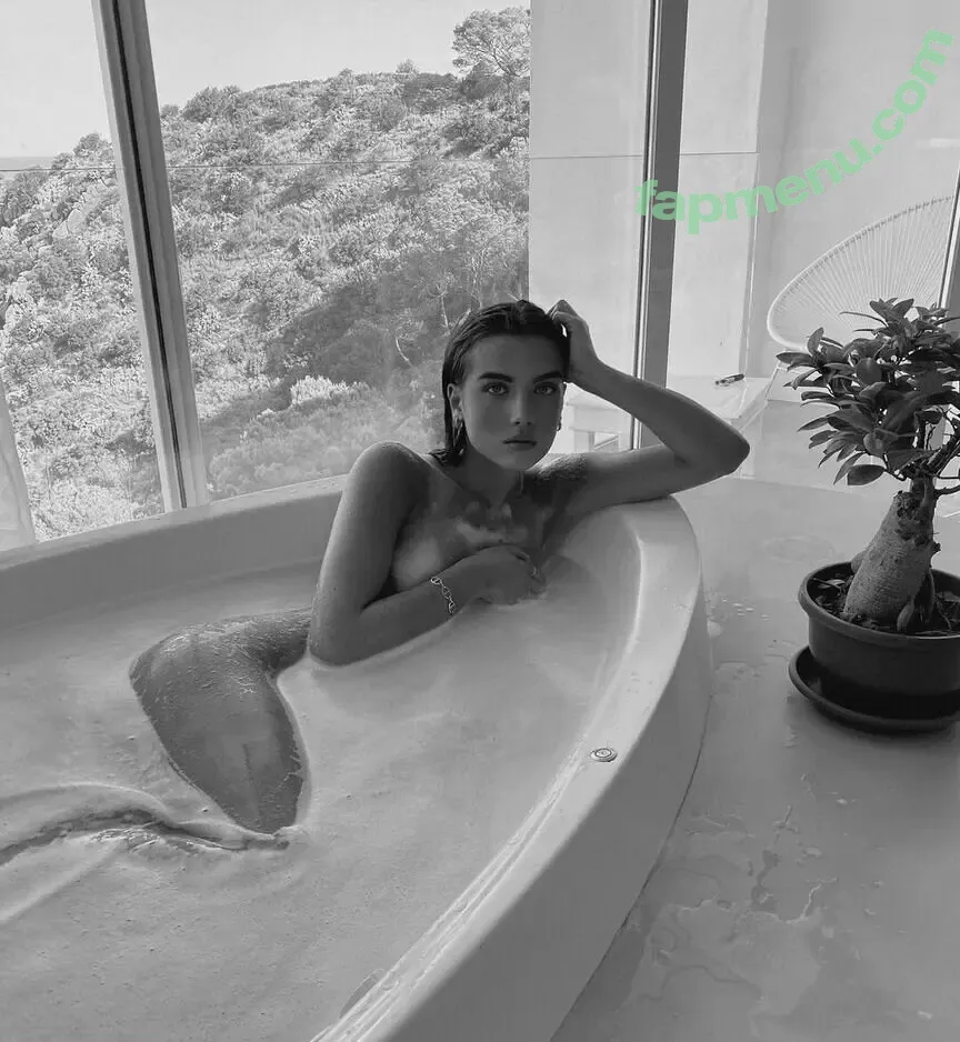 Claire Molin nude photo #0317 (claire_moulin / claireemoliniiii)