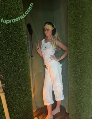 Claire Rosinkranz / clairerosinkranz / illustrious_trap nude photo #0110