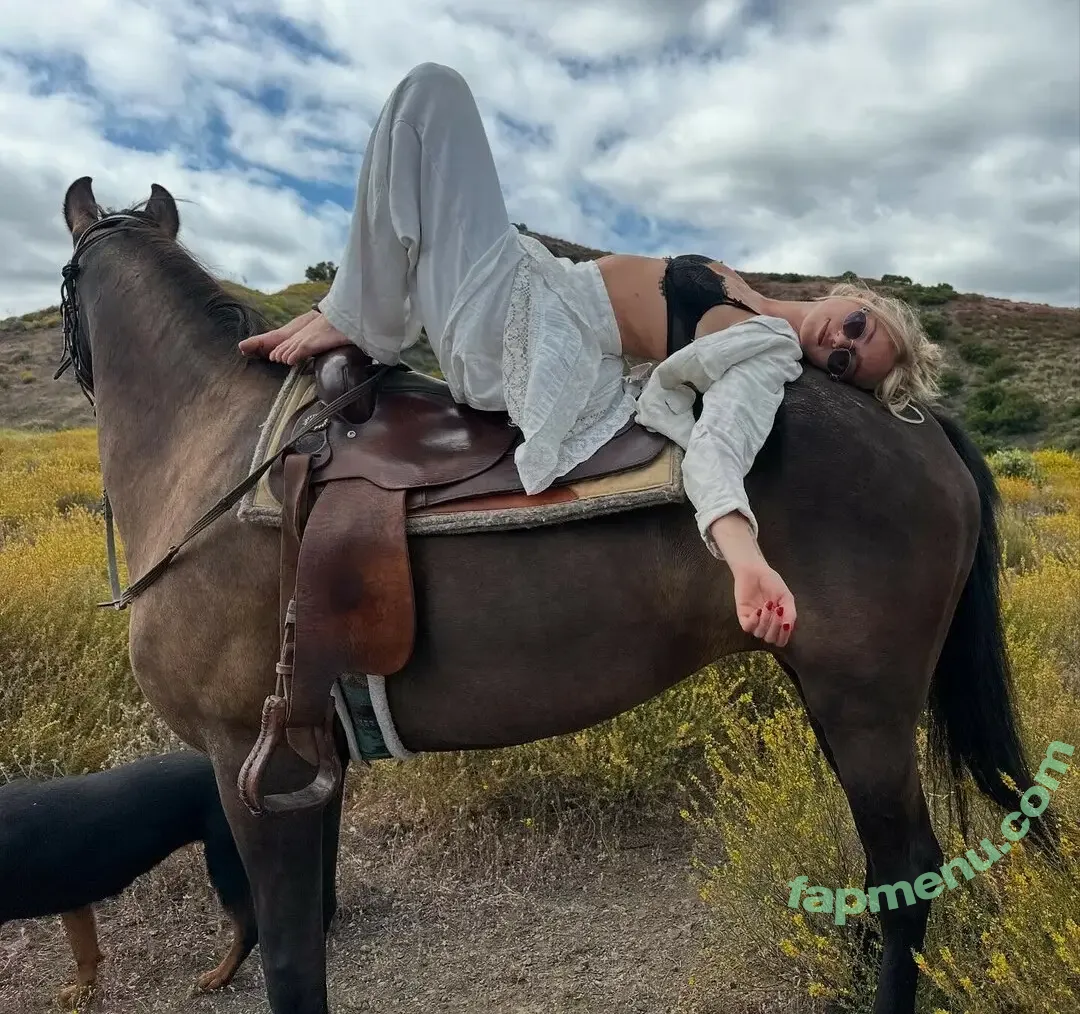 Claire Rosinkranz nude photo #0095 (clairerosinkranz / illustrious_trap)