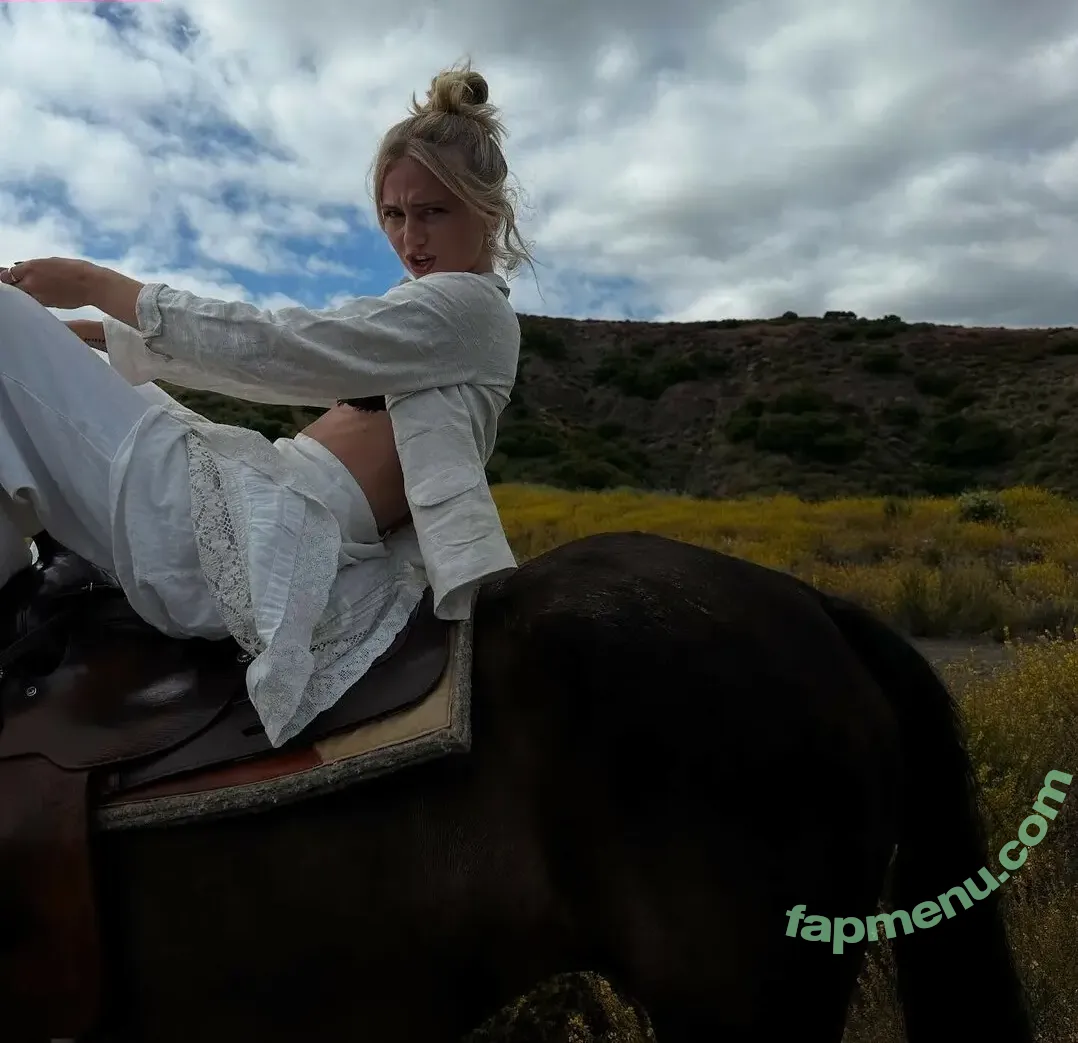 Claire Rosinkranz nude photo #0097 (clairerosinkranz / illustrious_trap)