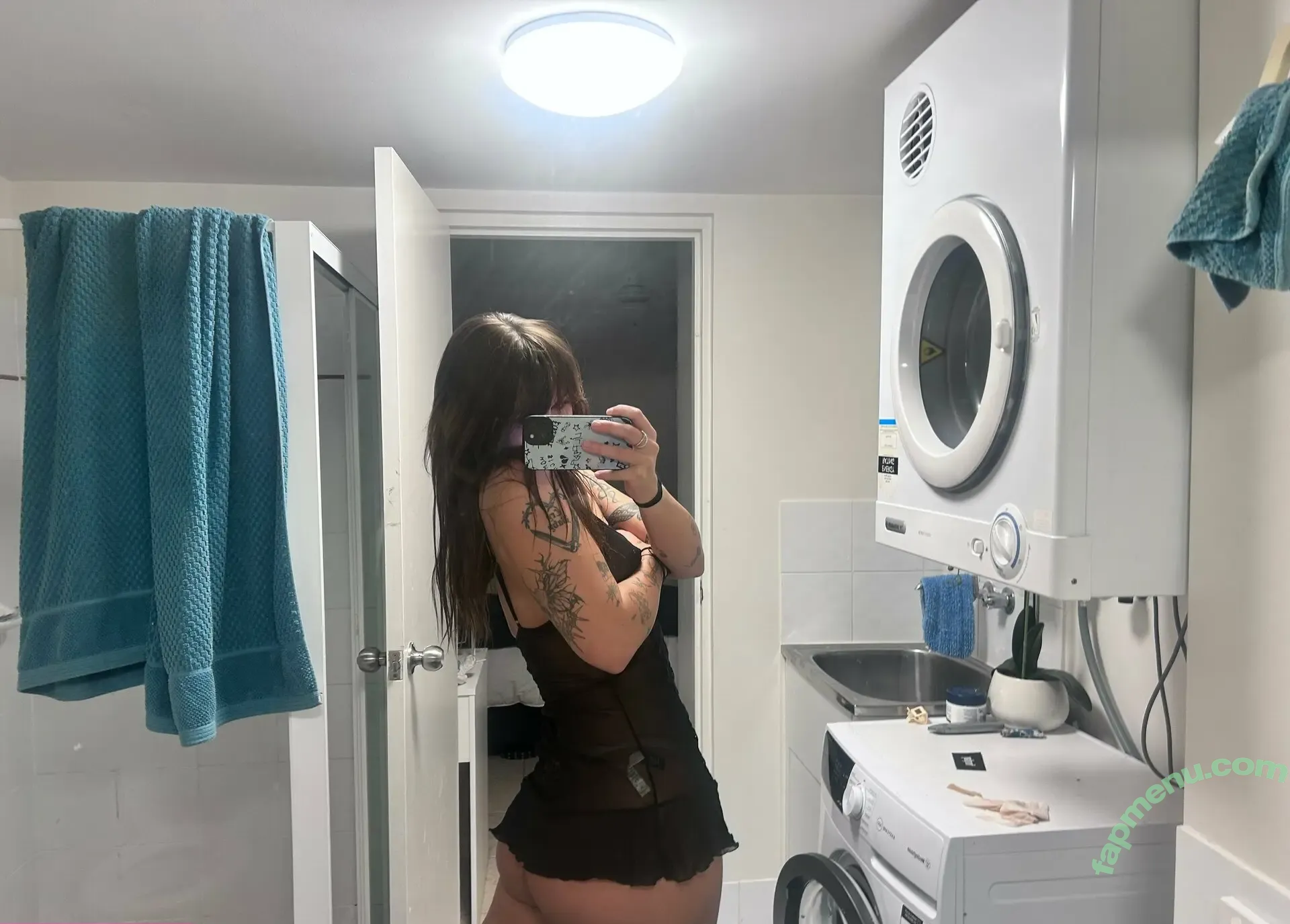 Clairebearr nude photo #0031 (cclaire.bbear / clairerogerss)