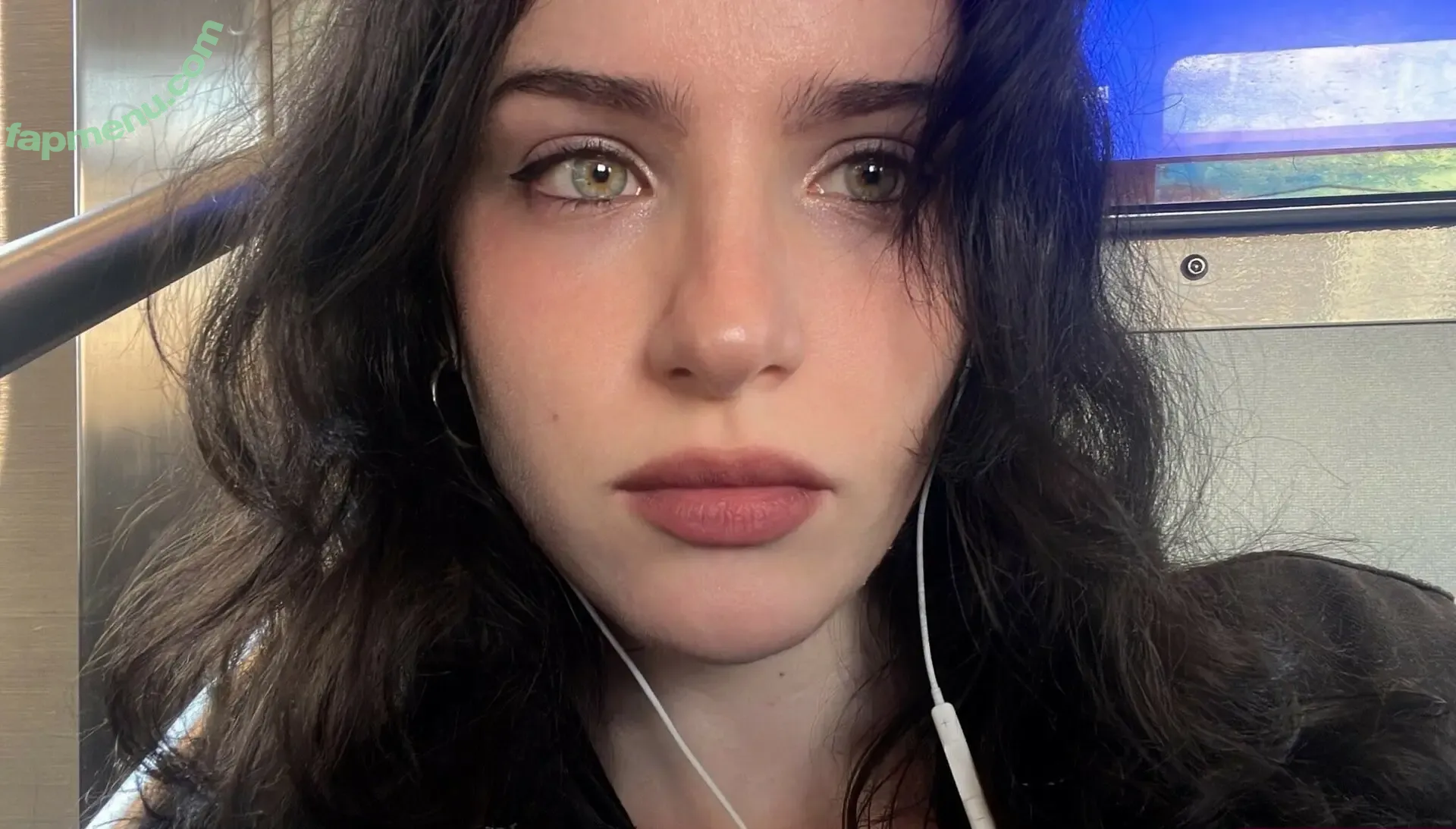 claireyael nude photo #0101 (claireyael)