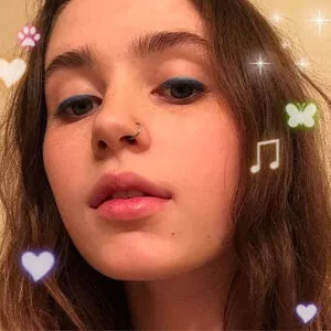Clairo / Claire Cottrill nude photo #0001
