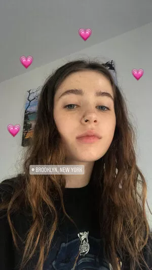 Clairo / Claire Cottrill nude photo #0002