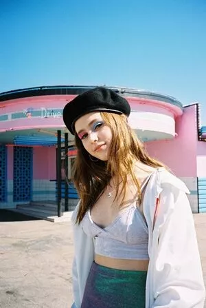 Clairo / Claire Cottrill nude photo #0003