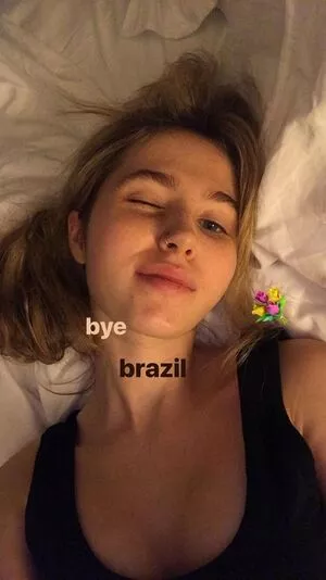 Clairo / Claire Cottrill nude photo #0012