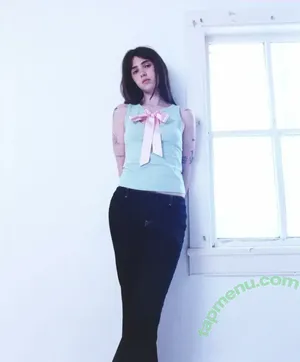 Clairo / Claire Cottrill nude photo #0046