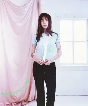 Clairo / Claire Cottrill nude photo #0049