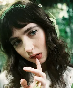Clairo / Claire Cottrill nude photo #0176