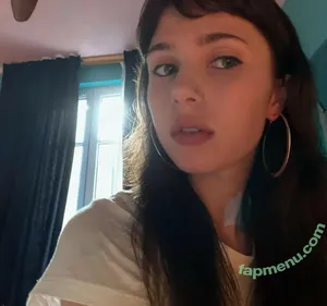 Clairo / Claire Cottrill nude photo #0200