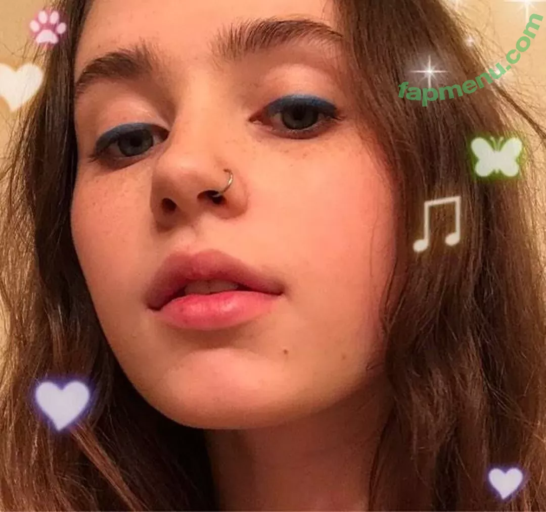Clairo nude photo #0001 (Claire Cottrill)