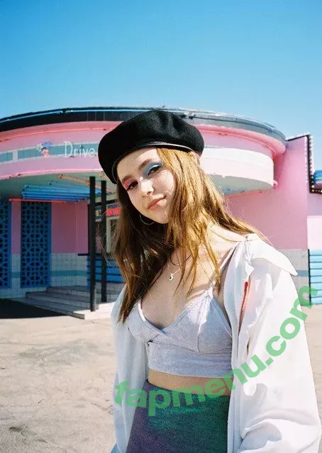 Clairo nude photo #0003 (Claire Cottrill)
