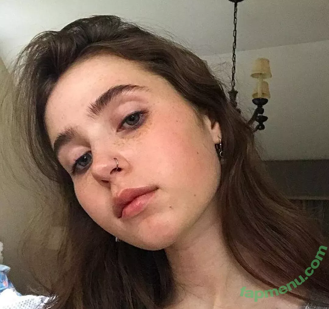 Clairo nude photo #0008 (Claire Cottrill)