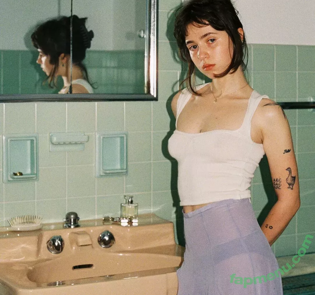 Clairo nude photo #0039 (Claire Cottrill)