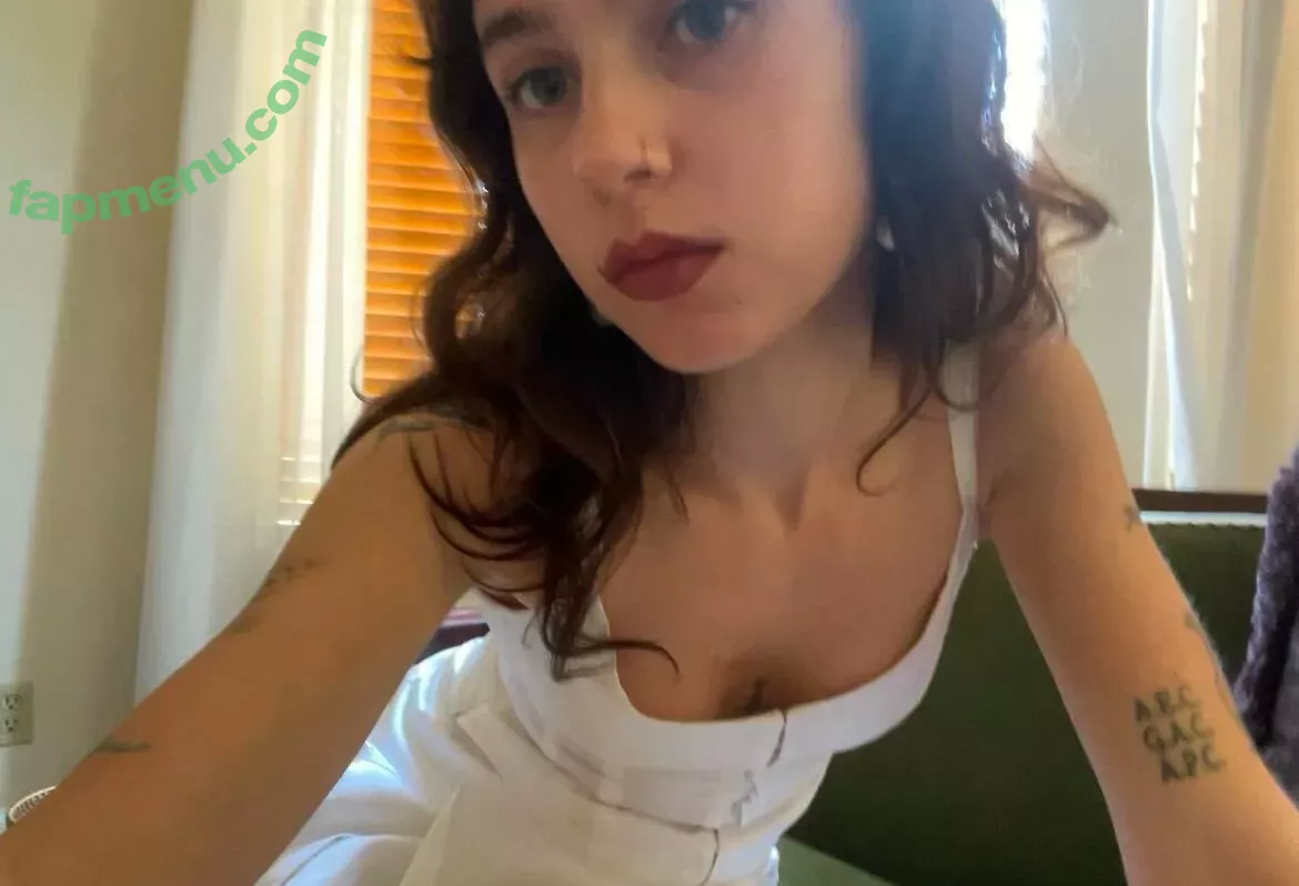 Clairo nude photo #0103 (Claire Cottrill)