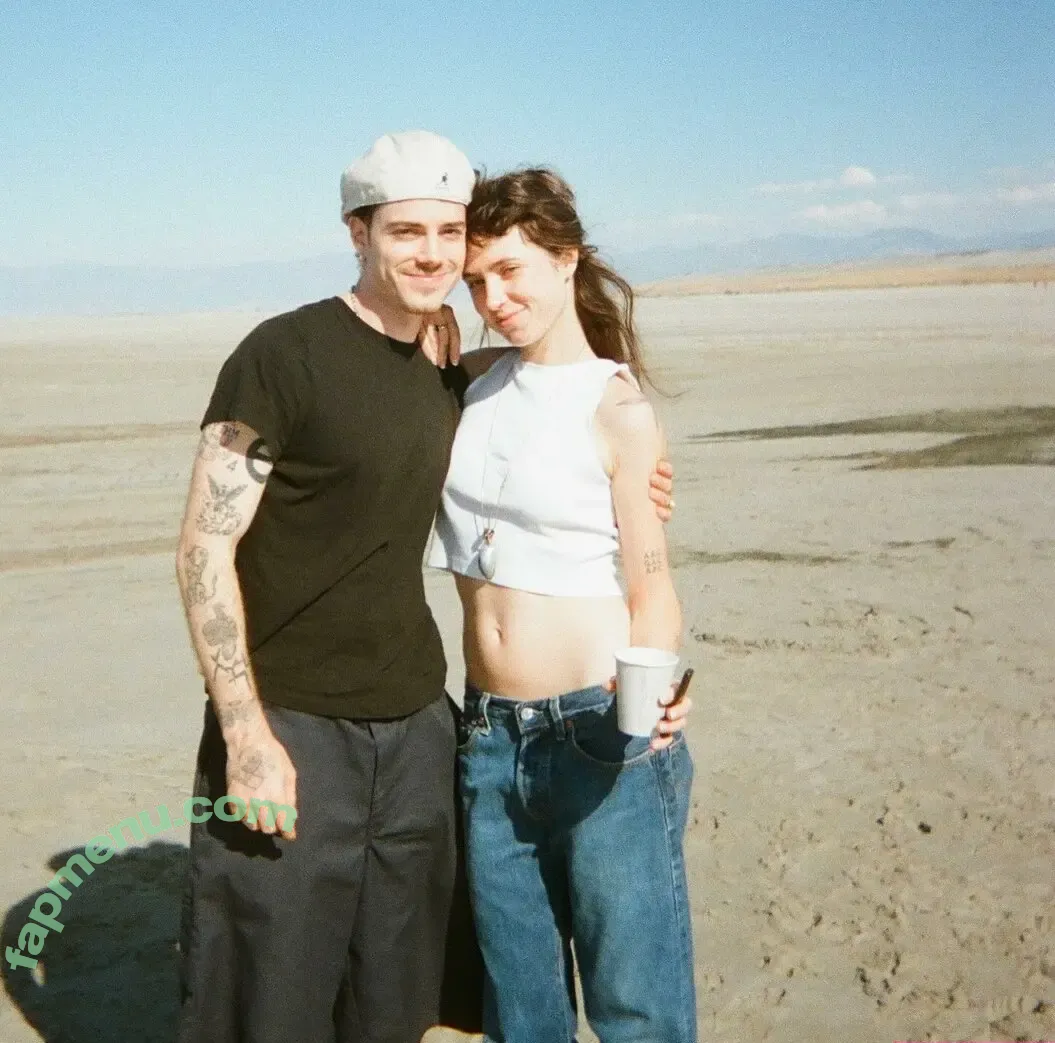 Clairo nude photo #0193 (Claire Cottrill)