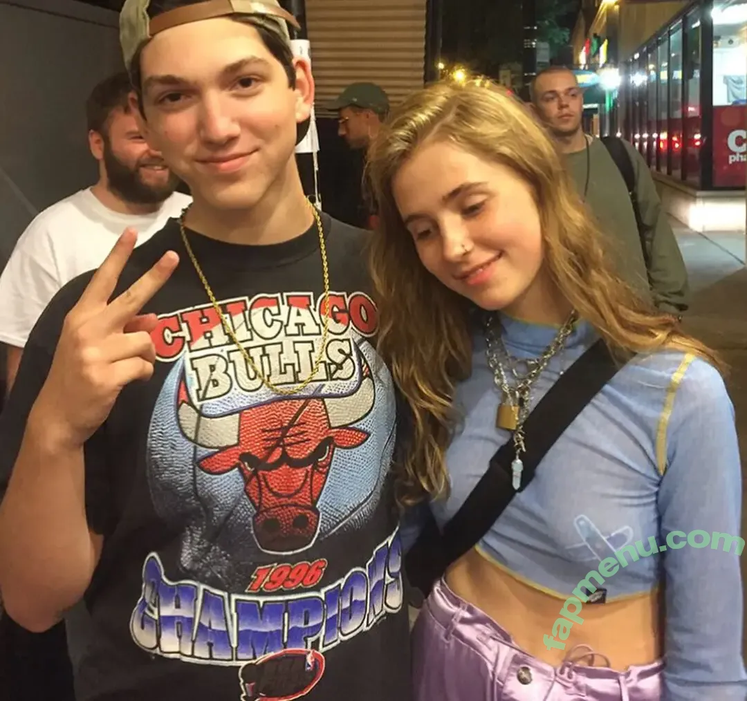 Clairo nude photo #0325 (Claire Cottrill)