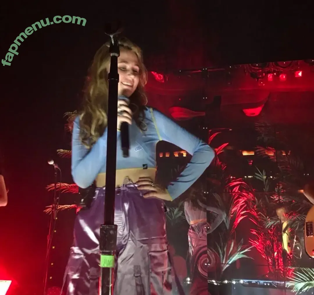 Clairo nude photo #0327 (Claire Cottrill)