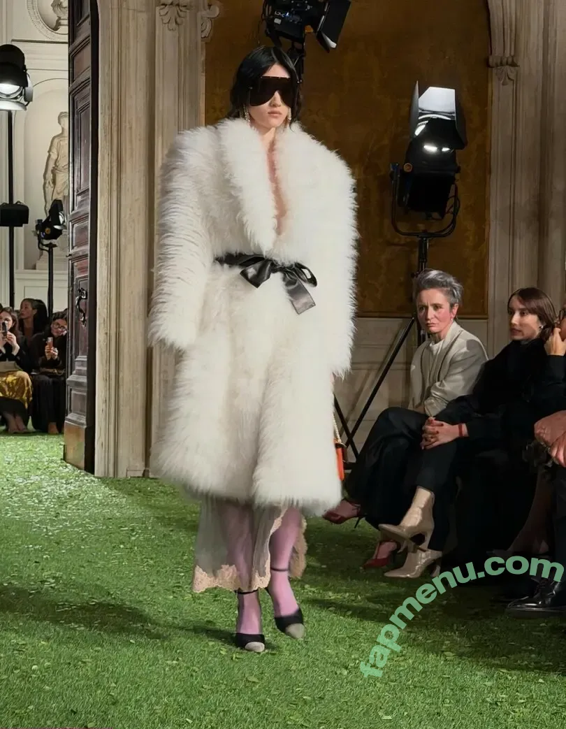 Clairo nude photo #0376 (Claire Cottrill)