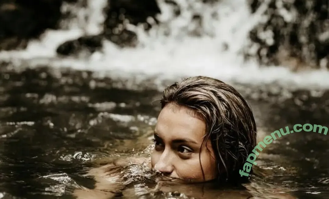 Clara Gomez nude photo #0102 (Claraatwork / claragomezz)