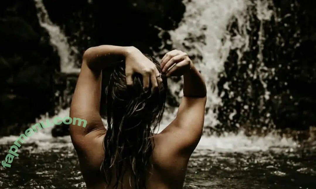 Clara Gomez nude photo #0103 (Claraatwork / claragomezz)