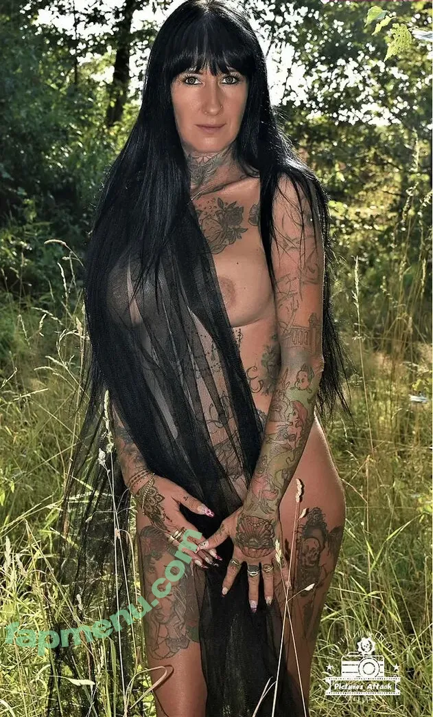 Claudia Klug nude photo #0008 (tantejeerydark)