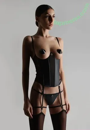 Clemence Navarro Bastin / clem.nb nude photo #0041
