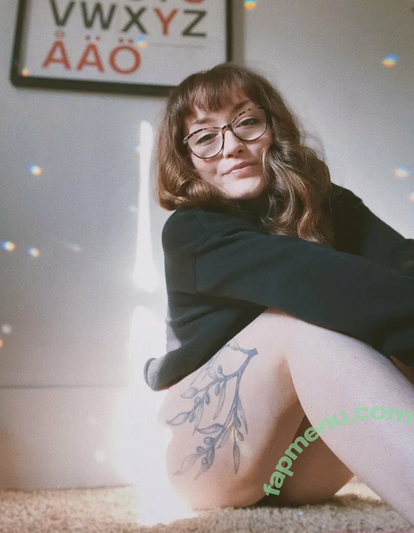 clemfizzfree nude photo #0010 (clemfizzfree)