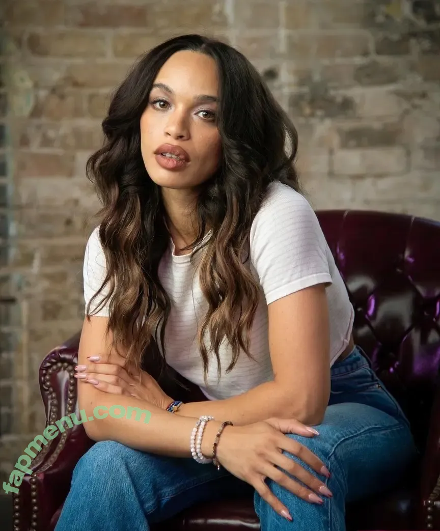 Cleopatra Coleman nude photo #0054 (CleopatraColeman)