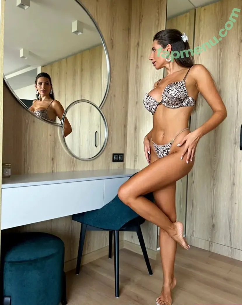 cleopatrice.me nude photo #0030 (cleopatrice.me)