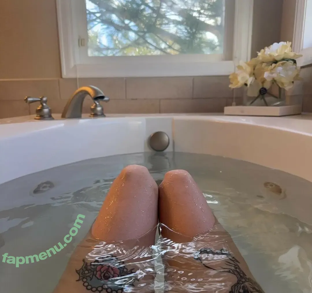 Clitamorphosis nude photo #0073 (Clitamorphosis)