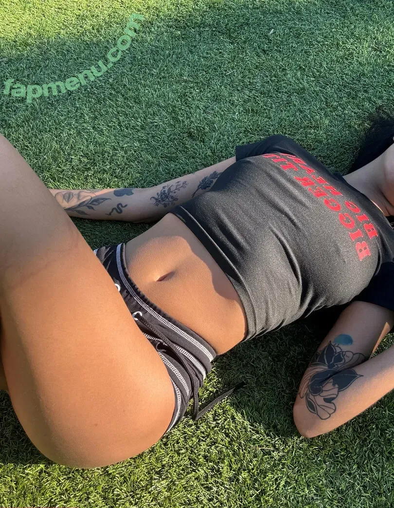 clubvalentina nude photo #0009 (clubvalentinecomedy)