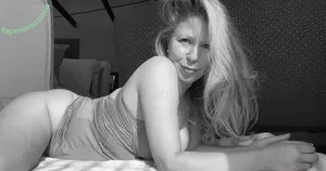  nude photo #0004