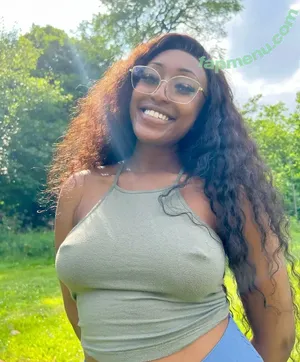 Coco Bee / Br0nzedcoco / bbycocobee nude photo #0002