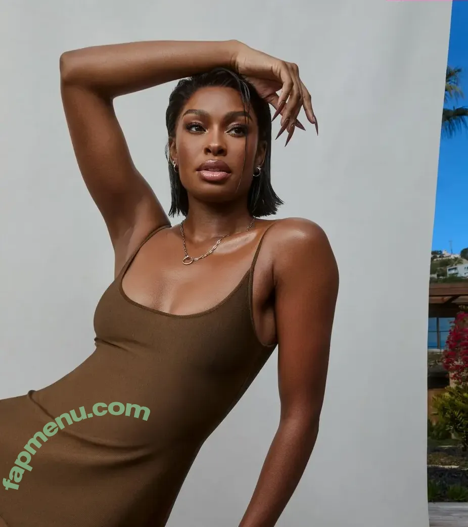 Coco Jones nude photo #0053 (braceface.coco / cocojones)