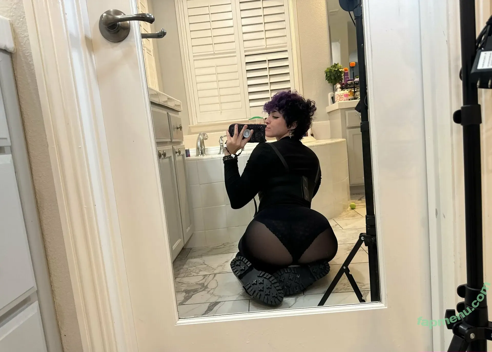 colechyv2 nude photo #0251 (colezinho_s2)