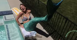Colleen Ballinger / Miranda Sings / colleen nude photo #0098