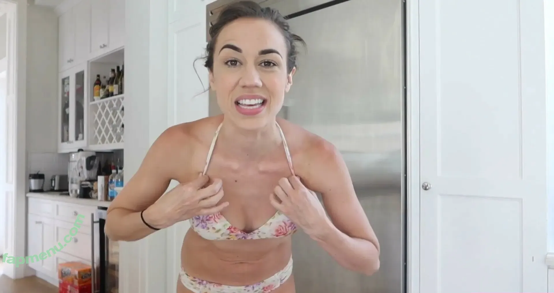 Colleen Ballinger nude photo #0084 (Miranda Sings / colleen)