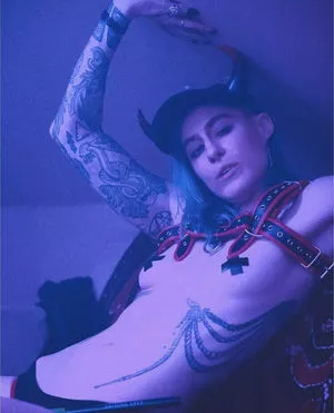 Comicbookgirl19 / DanikaXIX / pirateflagnislandgirl nude photo #0355