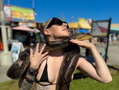 Comicbookgirl19 / DanikaXIX / pirateflagnislandgirl nude photo #0934