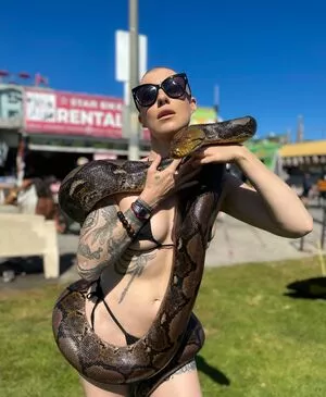 Comicbookgirl19 / DanikaXIX / pirateflagnislandgirl nude photo #0936