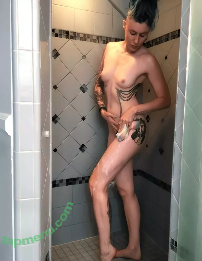 Comicbookgirl19 nude photo #0123 (DanikaXIX / pirateflagnislandgirl)